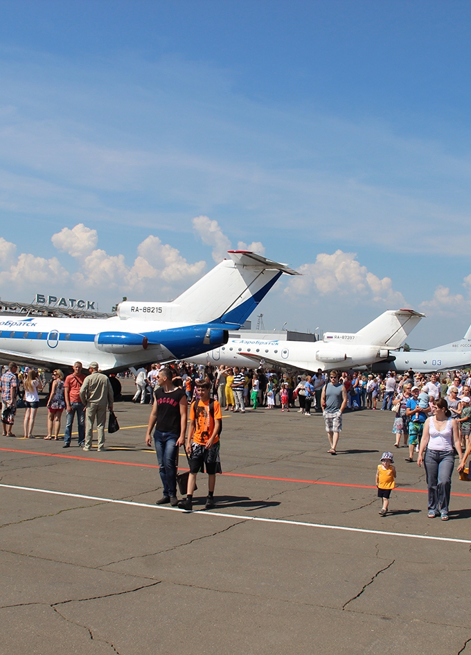 Аэропорт братск. Корытов Братск аэропорт. Аэровокзал аэропорта Братск. АЭРОБРАТСК фото.